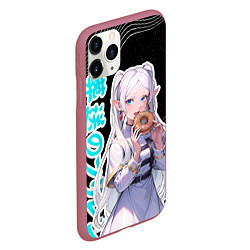 Чехол iPhone 11 Pro матовый Фрирен кушает пончик, цвет: 3D-малиновый — фото 2
