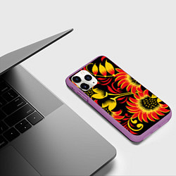 Чехол iPhone 11 Pro матовый Хохломская роспись красно-золотистые цветы на чёрн, цвет: 3D-фиолетовый — фото 2
