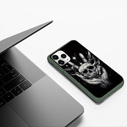 Чехол iPhone 11 Pro матовый Череп в ладони, цвет: 3D-темно-зеленый — фото 2