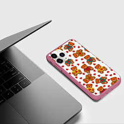 Чехол iPhone 11 Pro матовый Мишки игрушки в свитерах и сердечки, цвет: 3D-малиновый — фото 2