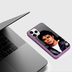 Чехол iPhone 11 Pro матовый Майкл Джексон с автографом на сером фоне, цвет: 3D-фиолетовый — фото 2