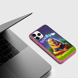 Чехол iPhone 11 Pro матовый Капибара любит книги, цвет: 3D-малиновый — фото 2