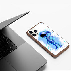 Чехол iPhone 11 Pro матовый Инопланетянин среди звезд - An alien among the sta, цвет: 3D-коричневый — фото 2