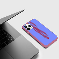 Чехол iPhone 11 Pro матовый Треугольники полосой, цвет: 3D-малиновый — фото 2