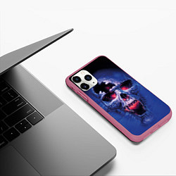 Чехол iPhone 11 Pro матовый Череп разъяренный кричащий - blue skull, цвет: 3D-малиновый — фото 2