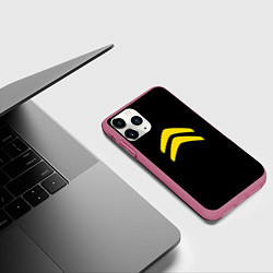 Чехол iPhone 11 Pro матовый Citroen logo yellow, цвет: 3D-малиновый — фото 2