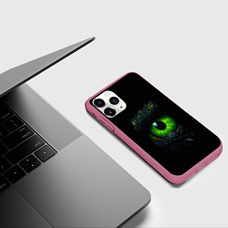 Чехол iPhone 11 Pro матовый Глаз дракона змеи зеленого цвета: символ 2025 Ново, цвет: 3D-малиновый — фото 2
