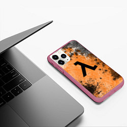 Чехол iPhone 11 Pro матовый Half life оранжевые краски, цвет: 3D-малиновый — фото 2