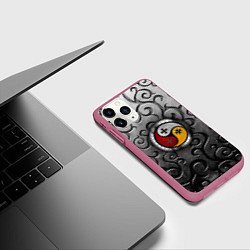 Чехол iPhone 11 Pro матовый Три слезы бога на металическом арнаменте, цвет: 3D-малиновый — фото 2