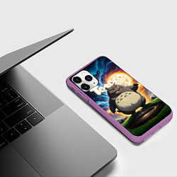 Чехол iPhone 11 Pro матовый Тоторо на фоне огненной луны, цвет: 3D-фиолетовый — фото 2
