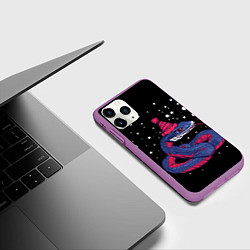 Чехол iPhone 11 Pro матовый Змея в зимней шапке - Новый год, цвет: 3D-фиолетовый — фото 2