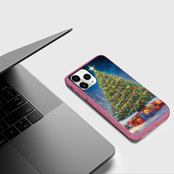 Чехол iPhone 11 Pro матовый Рождественская елка с подарками, цвет: 3D-малиновый — фото 2