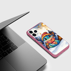 Чехол iPhone 11 Pro матовый Змейка новогодняя в шапке и шарфе, цвет: 3D-малиновый — фото 2