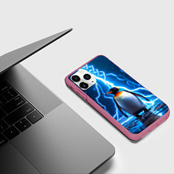 Чехол iPhone 11 Pro матовый Пингвин удар молнии, цвет: 3D-малиновый — фото 2