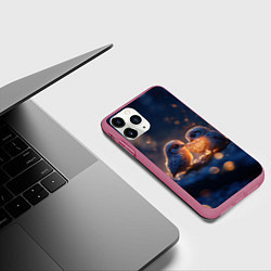 Чехол iPhone 11 Pro матовый Милые влюбленные совушки, цвет: 3D-малиновый — фото 2