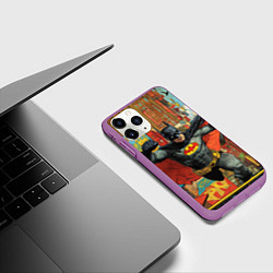 Чехол iPhone 11 Pro матовый Бэтмен на фоне города, цвет: 3D-фиолетовый — фото 2