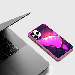Чехол iPhone 11 Pro матовый Розовая текстура разлом плит, цвет: 3D-малиновый — фото 2