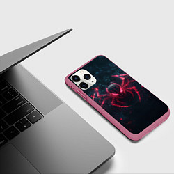 Чехол iPhone 11 Pro матовый Спайдер-мэн с лапами паука, цвет: 3D-малиновый — фото 2