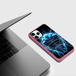 Чехол iPhone 11 Pro матовый Маска голкипера в молниях, цвет: 3D-малиновый — фото 2