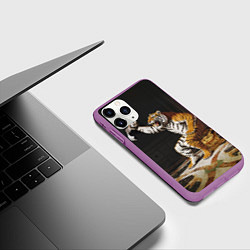 Чехол iPhone 11 Pro матовый Тигр сидит на золотом унитазе сердится, цвет: 3D-фиолетовый — фото 2