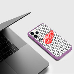 Чехол iPhone 11 Pro матовый Детройт Ред Уингз - белые соты, цвет: 3D-фиолетовый — фото 2