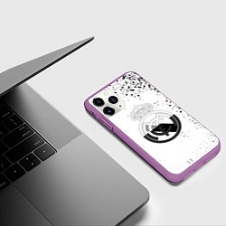 Чехол iPhone 11 Pro матовый Реал Мадрид черно белые краски, цвет: 3D-фиолетовый — фото 2