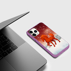 Чехол iPhone 11 Pro матовый Огненная текстурная лошадь 2026, цвет: 3D-фиолетовый — фото 2