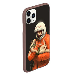 Чехол iPhone 11 Pro матовый Гагарин с лайкой, цвет: 3D-коричневый — фото 2