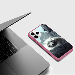 Чехол iPhone 11 Pro матовый Волк в горах, цвет: 3D-малиновый — фото 2