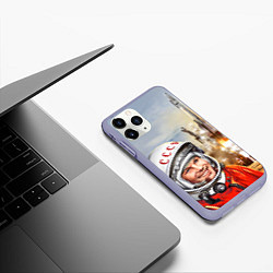 Чехол iPhone 11 Pro матовый Гагарин взлетает, цвет: 3D-светло-сиреневый — фото 2