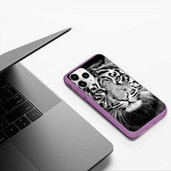 Чехол iPhone 11 Pro матовый Красавец тигр, цвет: 3D-фиолетовый — фото 2