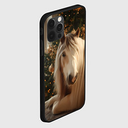 Чехол для iPhone 12 Pro Max Белая лошадка лежит у новогодней елки, цвет: 3D-черный — фото 2