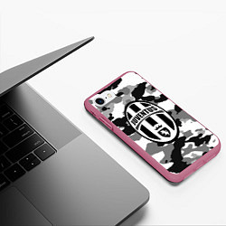 Чехол iPhone 7/8 матовый FC Juventus: Camouflage, цвет: 3D-малиновый — фото 2