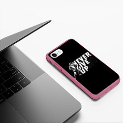 Чехол iPhone 7/8 матовый НИКОГДА НЕ СДАВАЙСЯ, цвет: 3D-малиновый — фото 2