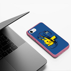 Чехол iPhone 7/8 матовый Пикачу - зарядка, цвет: 3D-малиновый — фото 2
