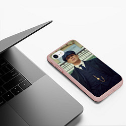 Чехол iPhone 7/8 матовый Томас Шелби позирует, цвет: 3D-светло-розовый — фото 2