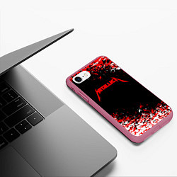 Чехол iPhone 7/8 матовый Metallica текстура белая красная, цвет: 3D-малиновый — фото 2
