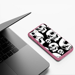 Чехол iPhone 7/8 матовый Черепа - чёрный фон, цвет: 3D-малиновый — фото 2