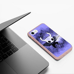 Чехол iPhone 7/8 матовый Hollow Knight - The Knight: рыцарь, цвет: 3D-светло-розовый — фото 2