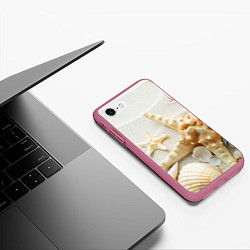 Чехол iPhone 7/8 матовый Морские звёзды и ракушки на океанском берегу, цвет: 3D-малиновый — фото 2