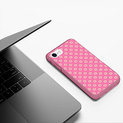 Чехол iPhone 7/8 матовый Белые цветочки на розовом фоне, цвет: 3D-малиновый — фото 2