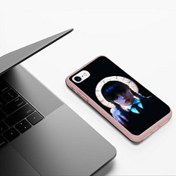 Чехол iPhone 7/8 матовый Уэнсдэй с рукой во мраке, цвет: 3D-светло-розовый — фото 2