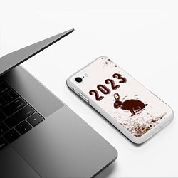 Чехол iPhone 7/8 матовый 2023 Кролик силуэт на светлом, цвет: 3D-белый — фото 2