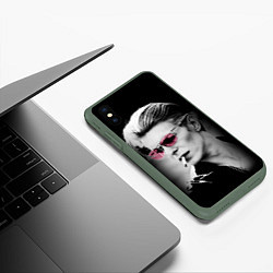 Чехол iPhone XS Max матовый Дэвид Боуи, цвет: 3D-темно-зеленый — фото 2