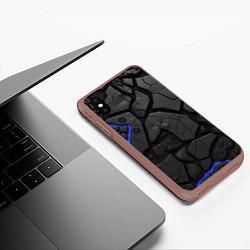 Чехол iPhone XS Max матовый Черные плиты с синей вставкой, цвет: 3D-коричневый — фото 2