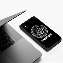 Чехол iPhone XS Max матовый Ramones glitch на темном фоне, цвет: 3D-черный — фото 2