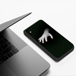 Чехол iPhone XS Max матовый Белая рука на плетёной текстуре, цвет: 3D-черный — фото 2