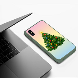 Чехол iPhone XS Max матовый Ёлка украшенная на нежном фоне, цвет: 3D-темно-зеленый — фото 2