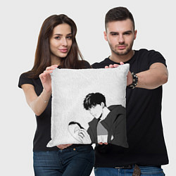 Подушка квадратная Алекс держит маску, цвет: 3D-принт — фото 2