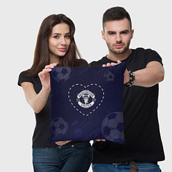 Подушка квадратная Лого Manchester United в сердечке на фоне мячей, цвет: 3D-принт — фото 2